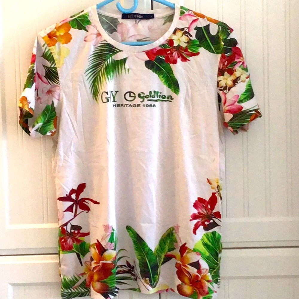G/Y goldlion Designer T shirt. Floral, short sleeves, crew neck.